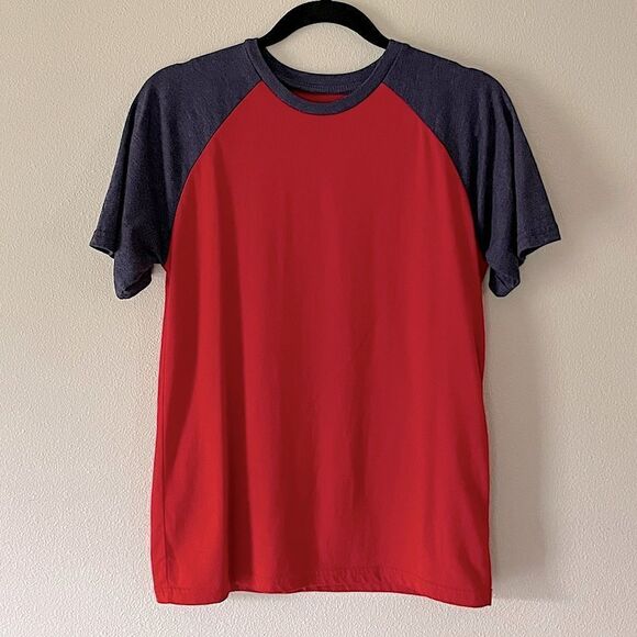 New! Arizona Jeans Red and Blue Short-Sleeved Tee. Size XL. - Picture 1 of 3